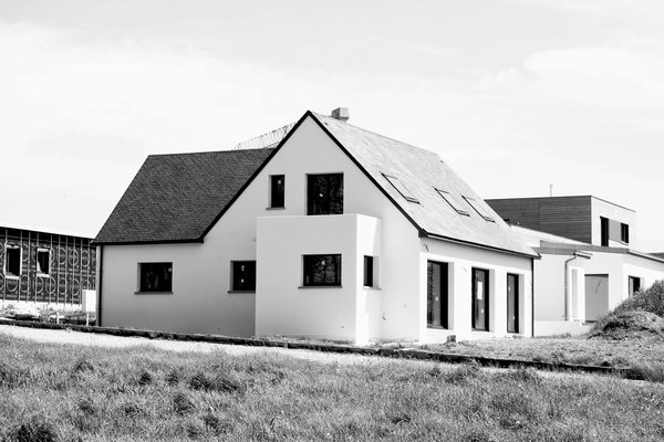 Évaluation Stratégique : Atouts et Défis de l'Investissement en Immobilier d'Entreprise